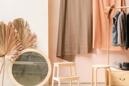 découvrez notre collection de wardrobes élégantes et fonctionnelles, idéales pour organiser et embellir votre espace de vie. optez pour des designs modernes et des solutions de rangement astucieuses qui s'adaptent à tous les styles.