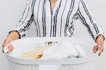 découvrez nos conseils essentiels pour prendre soin de vos vêtements et prolonger leur durée de vie. apprenez les meilleures techniques de lavage, séchage et rangement pour conserver vos pièces préférées en parfait état.