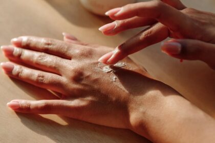 découvrez notre guide complet sur la routine de soin de la peau, des conseils essentiels aux produits recommandés pour chaque type de peau. adoptez une peau radieuse et en bonne santé grâce à nos astuces simples et efficaces.