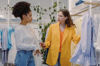 découvrez nos conseils de mode incontournables pour rehausser votre style au quotidien. que ce soit pour une occasion spéciale ou pour votre routine habituelle, apprenez à associer les vêtements, à choisir les accessoires parfaits et à exprimer votre personnalité à travers votre garde-robe.