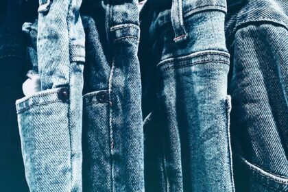 découvrez notre collection de jeans modernes et tendance, adaptés à tous les styles et toutes les morphologies. confort, qualité et élégance sont au rendez-vous pour chaque occasion. trouvez le jean parfait qui vous accompagnera au quotidien.