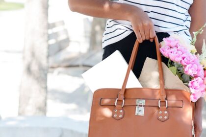 découvrez notre collection de sacs à main élégants et tendance. alliant style et praticité, nos handbags sont parfaits pour toutes les occasions. faites votre choix parmi une variété de matériaux et de designs pour compléter votre look.