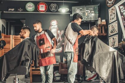 découvrez notre salon de coiffure où nos experts en coiffure vous offrent des coupes tendance, des colorations personnalisées et des soins capillaires adaptés à vos besoins. transformez votre look avec notre équipe passionnée et professionnelle.