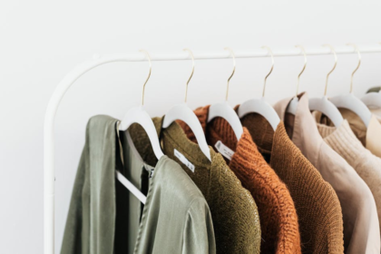 découvrez les dernières tendances de la mode avec notre guide complet. restez à la pointe des styles actuels, des couleurs incontournables et des accessoires qui font la différence. inspirez-vous pour renouveler votre garde-robe et affirmer votre style unique.