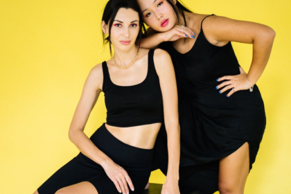 découvrez comment styliser une robe jaune avec élégance. explorez des conseils de mode, des combinaisons de couleurs et des accessoires pour sublimer votre tenue et faire ressortir votre personnalité.
