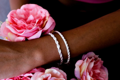 découvrez notre collection de bracelets charmants, alliant élégance et personnalité. exprimez votre style unique avec nos charm bracelets, confectionnés avec soin et disponibles dans une variété de designs.