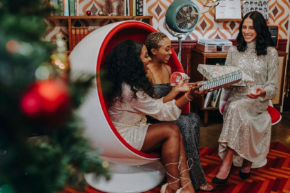 découvrez les dernières tendances en matière de coiffures ! que vous recherchiez des coiffures élégantes pour une occasion spéciale ou des styles quotidiens faciles à réaliser, notre guide vous propose des idées inspirantes pour chaque type de cheveux et chaque morphologie. transformez votre look avec des conseils professionnels et des astuces pratiques.