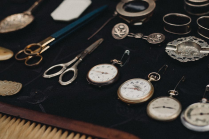 découvrez l'élégance intemporelle des montres de poche, alliant précision horlogère et design raffiné. explorez notre collection unique qui allie tradition et modernité, parfaite pour les passionnés comme pour les novices.