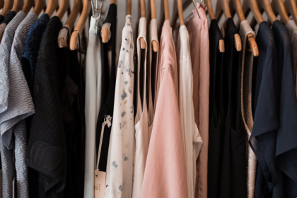 découvrez les dernières tendances de la mode qui redéfinissent le style contemporain. explorez des looks innovants, des couleurs audacieuses et des styles incontournables pour rester à la pointe de la mode.