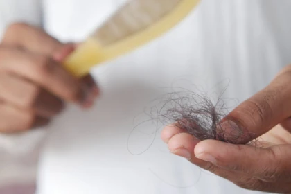découvrez des conseils efficaces pour lutter contre l'amincissement des cheveux et renforcer votre chevelure. apprenez des astuces et techniques pour favoriser la croissance et la densité des cheveux, et retrouvez une coiffure éclatante de santé.