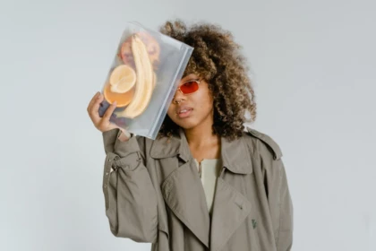 découvrez le banana bag, un sac pratique en forme de banane, tendance et idéal pour transporter vos essentiels au quotidien. léger, stylé et fonctionnel, il s'adapte à tous vos déplacements.