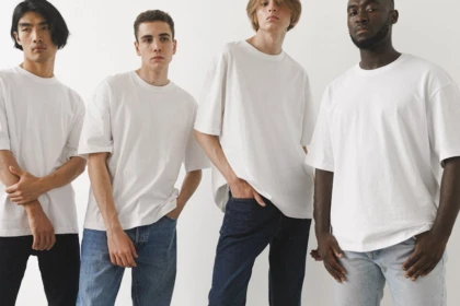 découvrez des idées et conseils pour styliser une tenue noire avec élégance. apprenez à accessoiriser et à composer un look noir tendance adapté à toutes les occasions.
