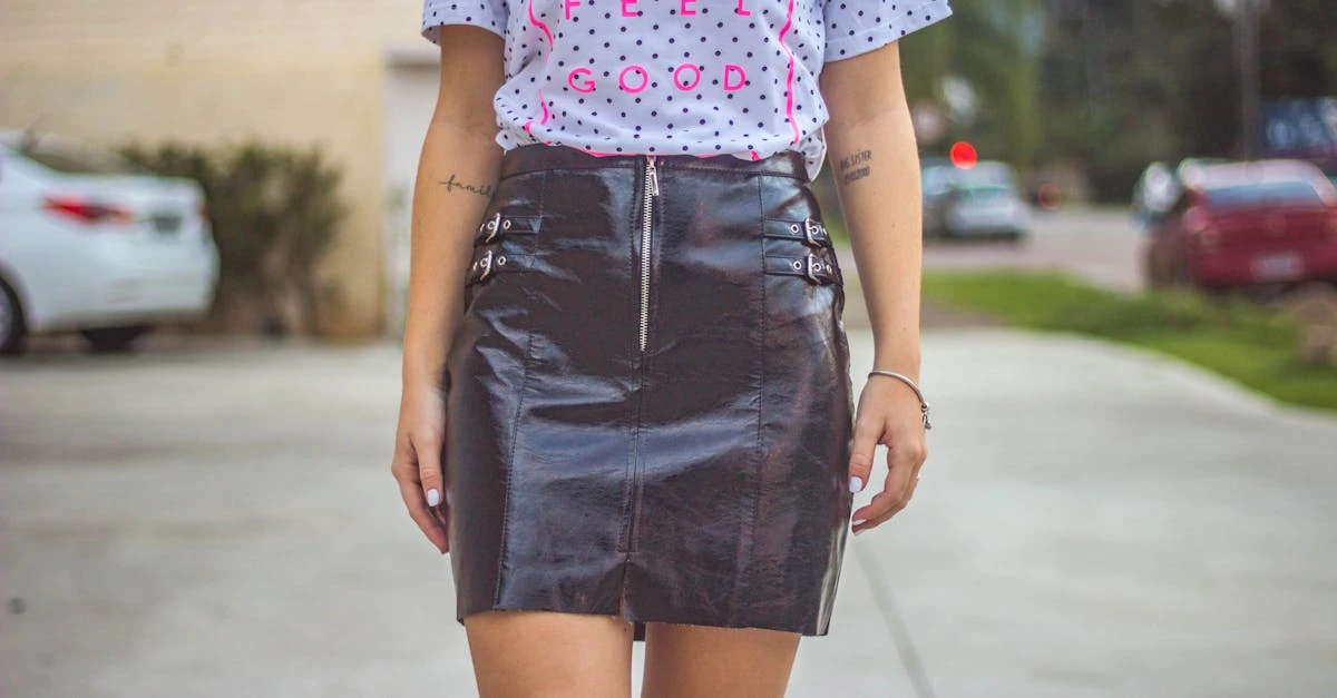 découvrez notre collection de jupes en cuir tendances et élégantes pour sublimer votre style. parfaites pour toutes les occasions, elles associent confort et modernité. commandez votre jupe en cuir dès maintenant !