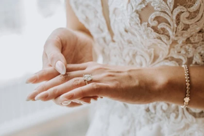 découvrez tous les styles de bagues : tendances, conseils et inspirations pour choisir la bague idéale selon votre personnalité et votre occasion.