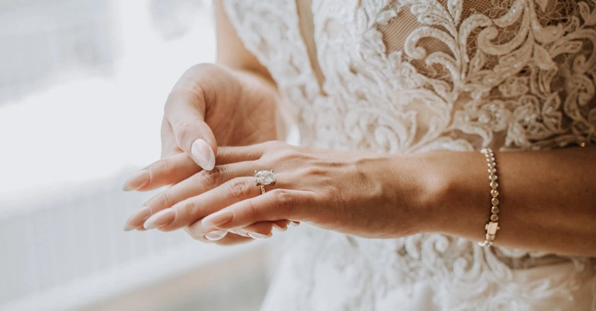 découvrez tous les styles de bagues : tendances, conseils et inspirations pour choisir la bague idéale selon votre personnalité et votre occasion.