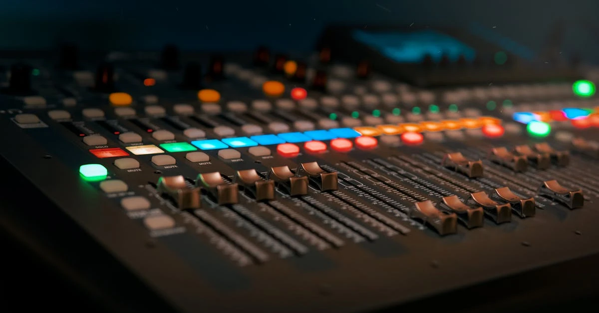 découvrez les techniques essentielles de mixing pour améliorer la qualité sonore de vos productions musicales, avec des astuces professionnelles pour un mixage clair et équilibré.