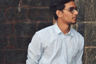 découvrez notre collection de shirts élégants et confortables pour toutes les occasions. styles variés, matières de qualité et coupes tendance pour sublimer votre garde-robe.