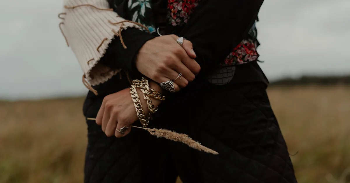 découvrez l'élégance intemporelle du savoir-faire parisien, alliant finesse artisanale et style chic pour un raffinement unique.