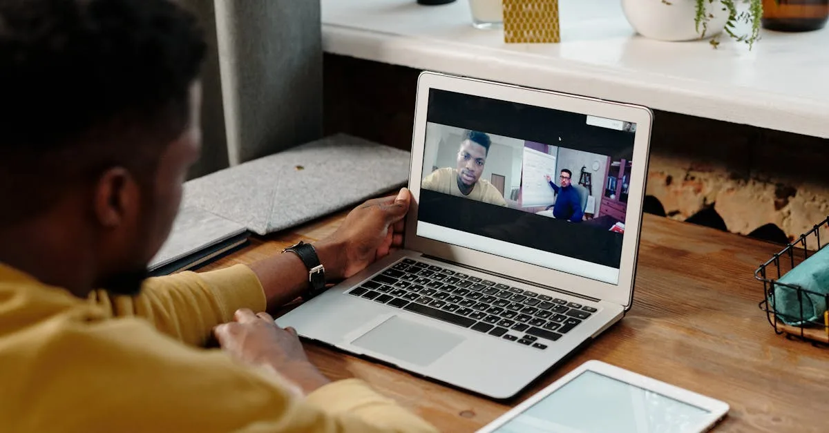 découvrez notre large sélection de webcams de haute qualité pour vos appels vidéo, streaming et enregistrement. facile à installer, compatible avec tous vos appareils.