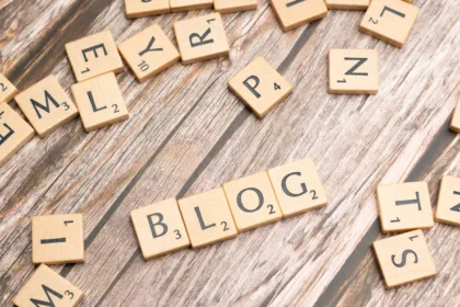 découvrez comment choisir et adapter les thèmes de blog pour captiver votre audience et maximiser l'engagement.