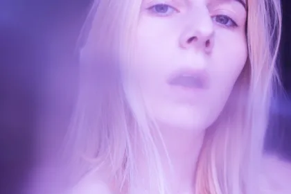 découvrez aurore malval, artiste passionnée aux créations uniques et inspirantes. explorez son univers artistique riche et captivant.