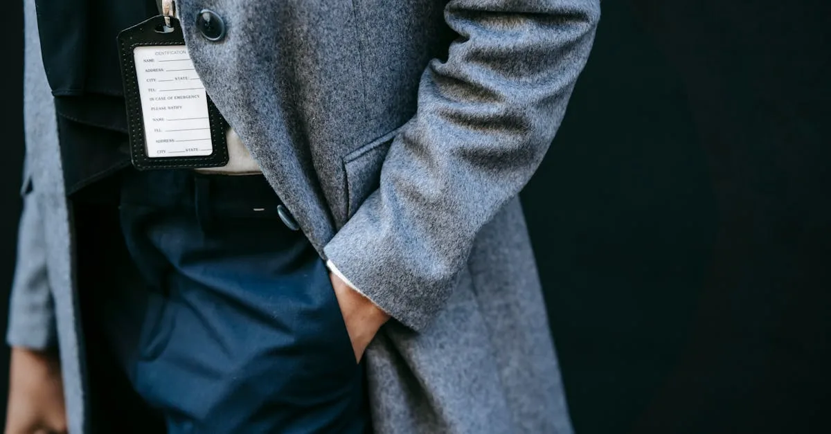 découvrez nos poches de manteau pratiques et élégantes, parfaites pour allier fonctionnalité et style dans vos vêtements d'hiver.