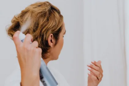 découvrez des solutions efficaces pour épaissir vos cheveux et retrouver une chevelure volumineuse et saine.