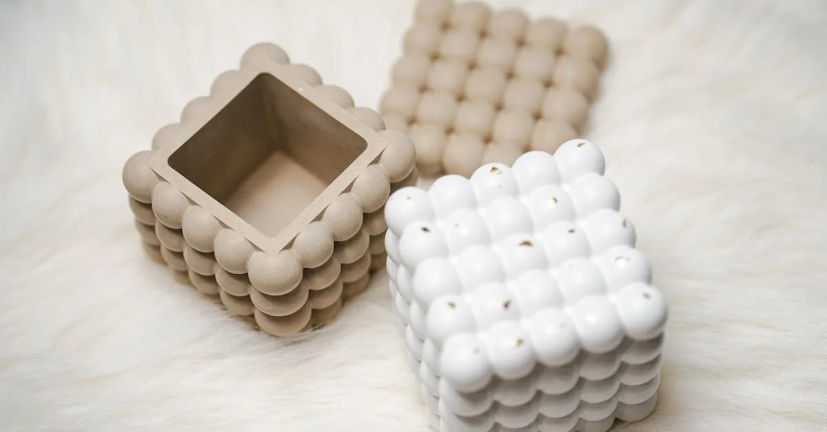 découvrez notre collection d'objets décoratifs en jesmonite, alliant design moderne et matériaux innovants pour sublimer votre intérieur.