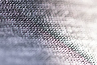 découvrez tout sur le pilling : causes, prévention et solutions pour garder vos vêtements comme neufs.