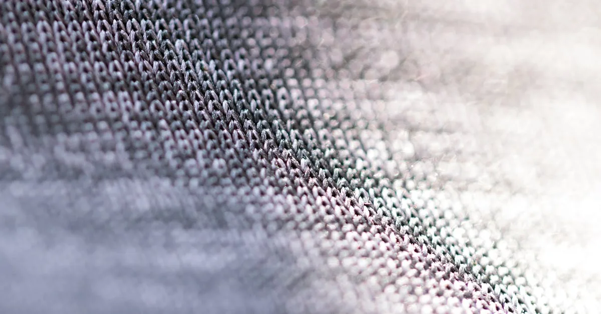 découvrez tout sur le pilling : causes, prévention et solutions pour garder vos vêtements comme neufs.