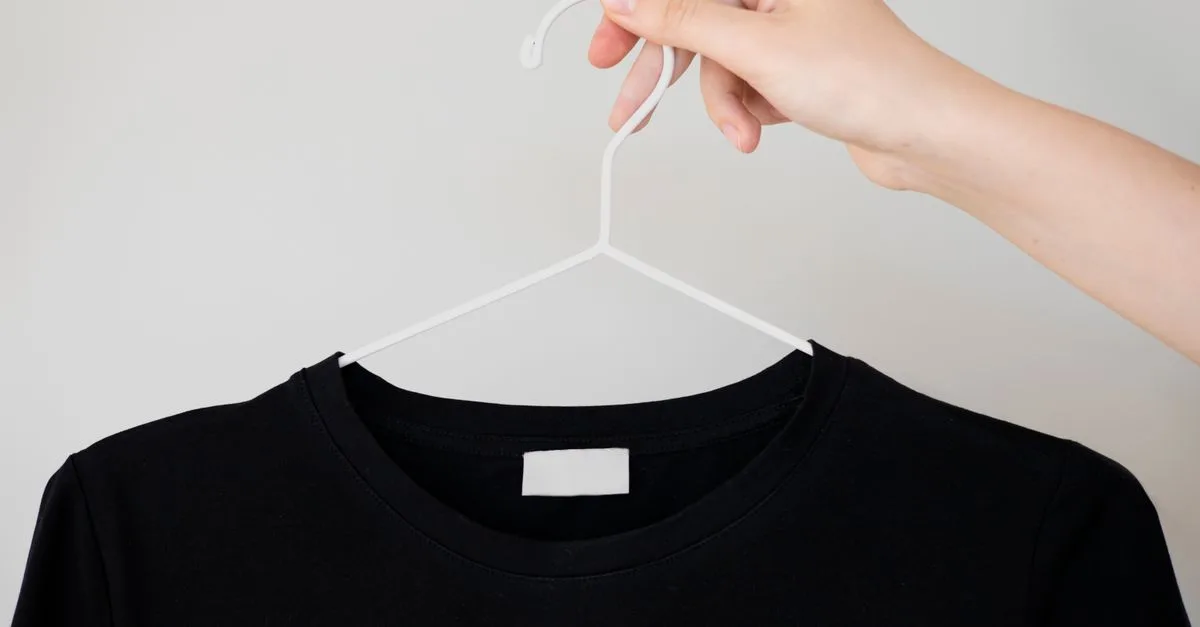 découvrez comment éviter le rétrécissement du col de votre t-shirt en coton et préserver son confort et sa forme au fil du temps.