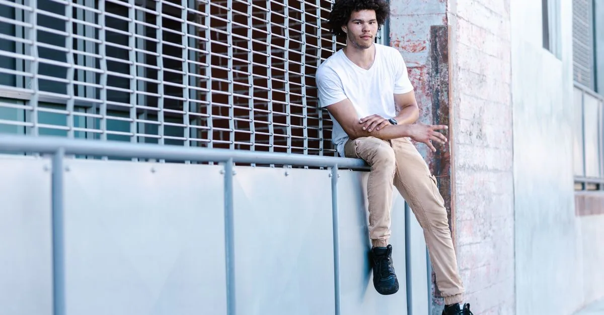 découvrez comment styliser des pantalons cargo slim pour un look moderne et tendance. idées de tenues casual et chic pour toutes les occasions.