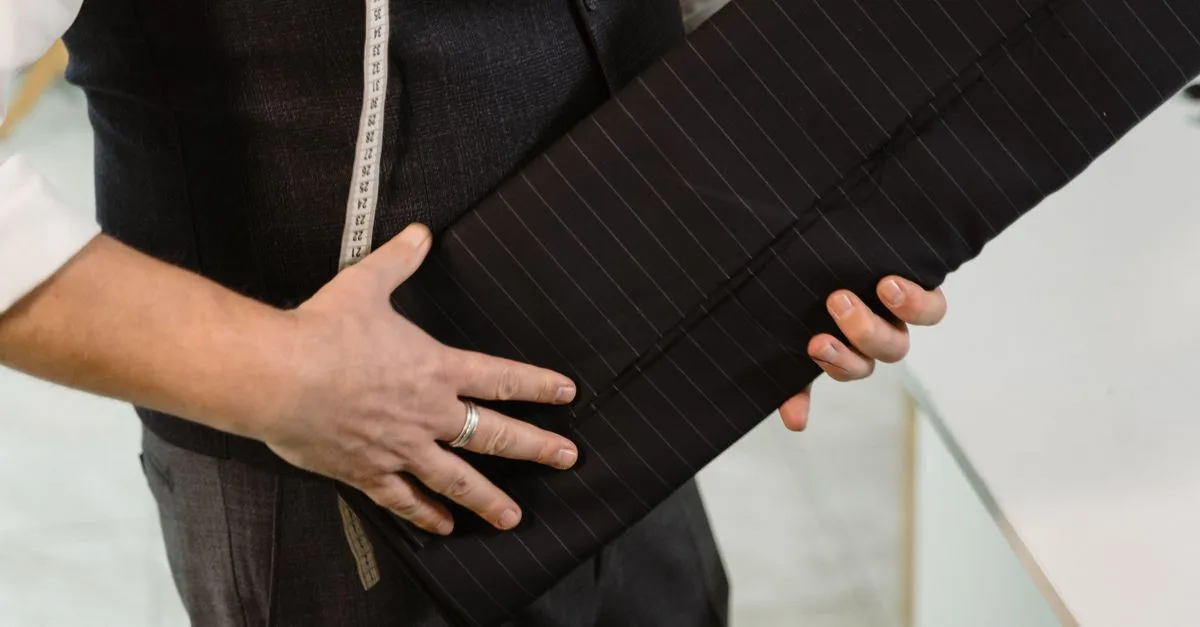 service de confection de vestes de costume sur mesure alliant élégance et ajustement parfait pour un style impeccable.