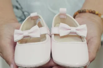 découvrez notre collection de chaussures pour bébé, alliant confort et style pour les premiers pas de votre enfant.
