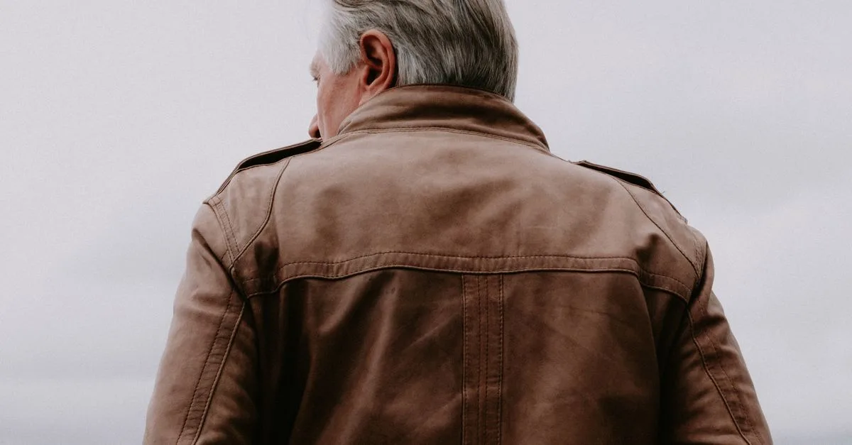 découvrez notre guide complet sur la structure des épaules de veste, alliant style et confort pour un choix parfait.