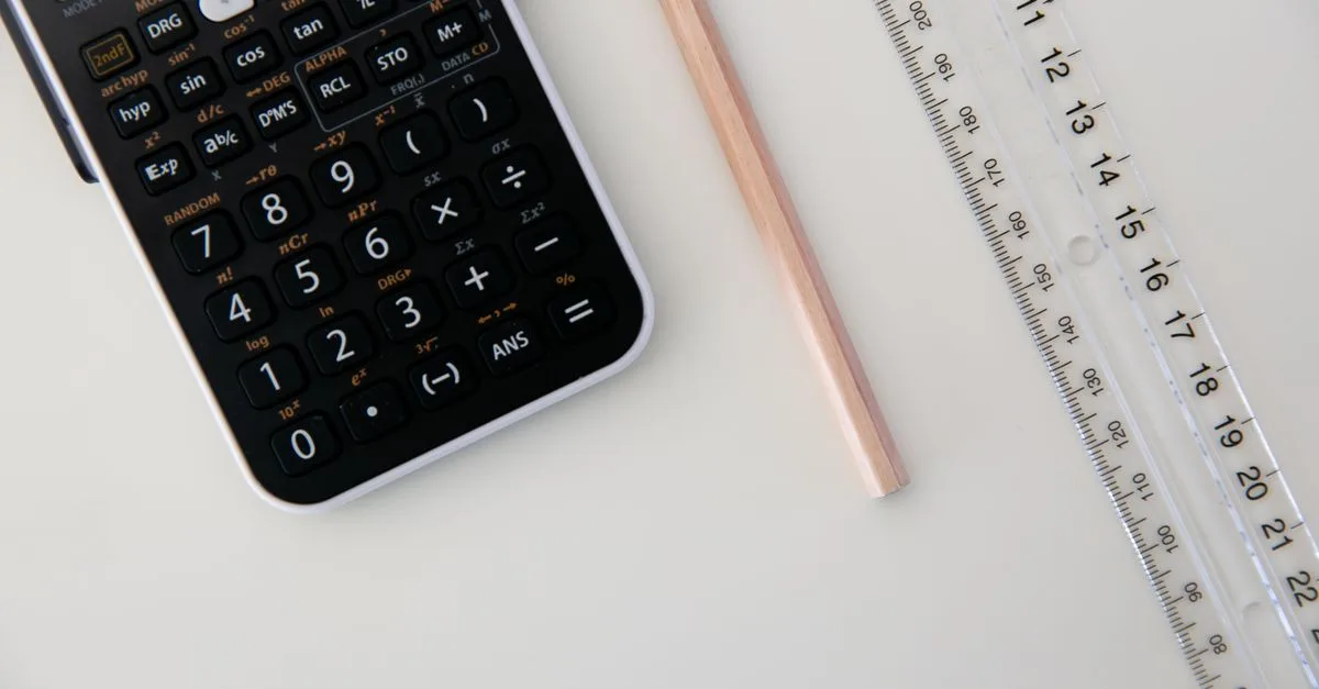 calculez facilement l'épaisseur de lentille avec notre outil en ligne précis et rapide, idéal pour opticiens et amateurs de lunettes.