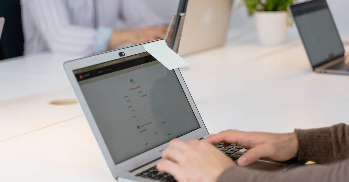 plateforme de ventes privées sécurisée offrant un accès exclusif à des offres et produits réservés à une clientèle privilégiée.