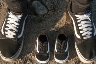 convertisseur de tailles de chaussures facile et rapide pour hommes, femmes et enfants. trouvez la pointure parfaite selon les standards internationaux.