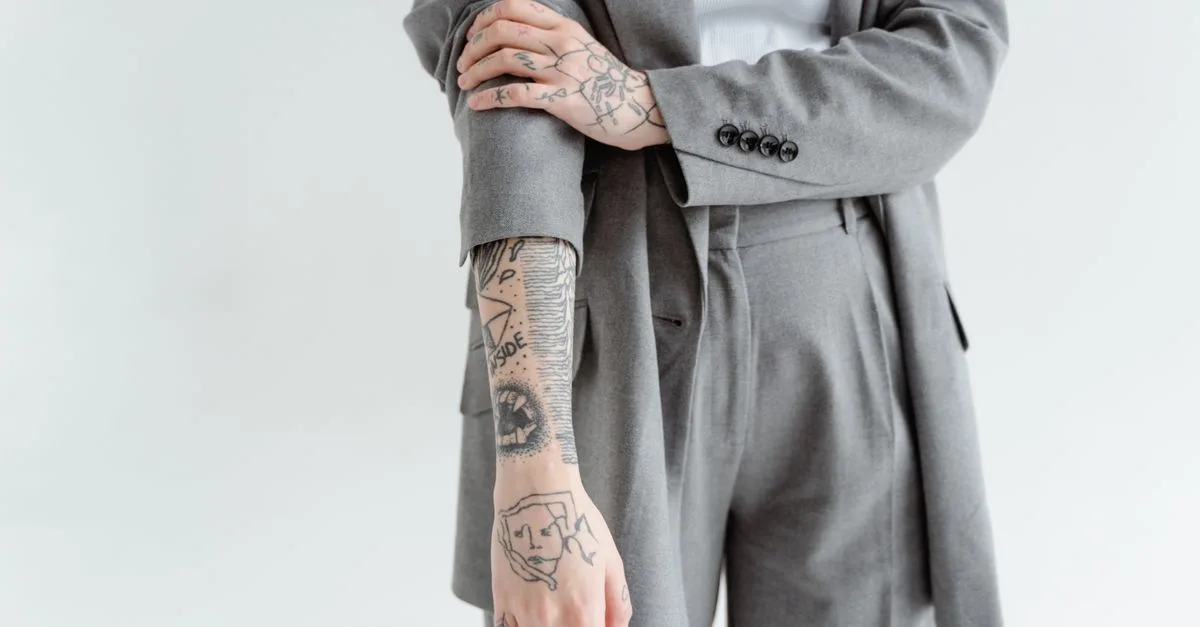 estimation du prix de tatouage : obtenez une évaluation précise et rapide du coût de votre futur tatouage en fonction de sa taille, complexité et emplacement.