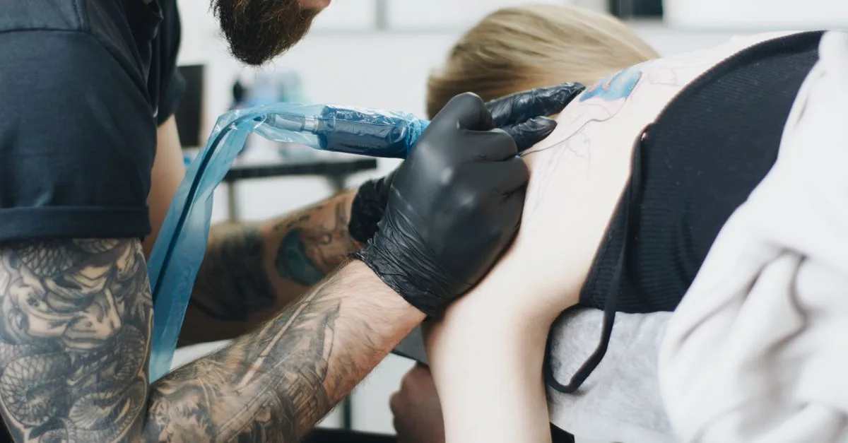 estimation des prix pour vos tatouages : découvrez les coûts moyens selon la taille, le style et la complexité de votre projet.