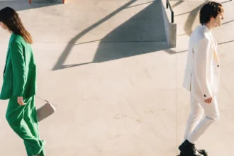 découvrez farfetch, la plateforme de mode de luxe en ligne réunissant des vêtements, chaussures et accessoires uniques de créateurs du monde entier.