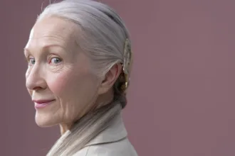 découvrez des coiffures élégantes et adaptées aux cheveux fins pour les femmes de plus de 60 ans, mettant en valeur votre beauté naturelle avec style et fraîcheur.