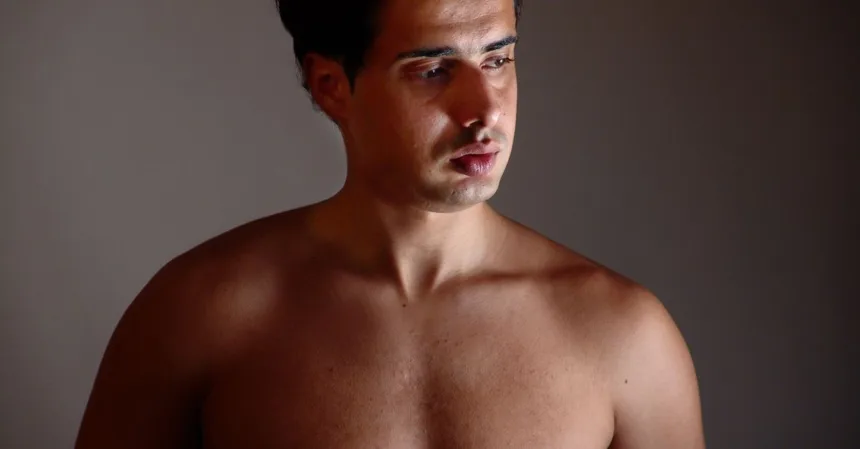 découvrez le concept de la néo-masculinité, un mouvement moderne qui repense les rôles masculins avec authenticité, émotion et diversité.