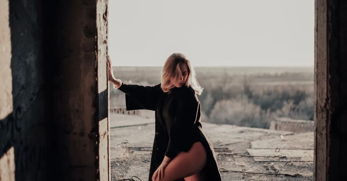 découvrez la tendance pantyless : un style audacieux et sensuel qui fait sensation dans la mode actuelle. adoptez ce look libre et confiant en toute élégance.