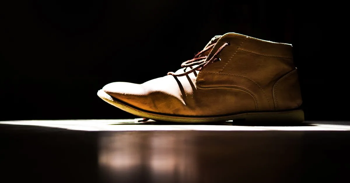 découvrez nos bottines montantes pour homme en cuir marron : élégantes, confortables et idéales pour compléter vos tenues au quotidien.