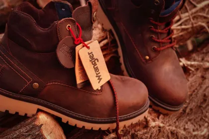 découvrez nos bottines homme en cuir marron : un style intemporel, un confort durable et une finition élégante pour toutes les occasions.