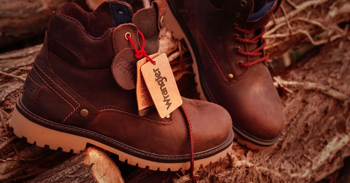 découvrez nos bottines homme en cuir marron : un style intemporel, un confort durable et une finition élégante pour toutes les occasions.