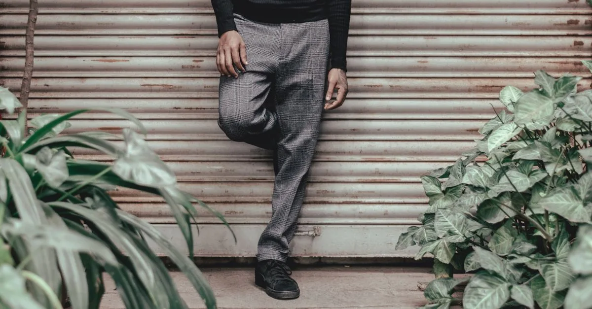 découvrez quels pantalons porter avec des mocassins à pampilles pour homme et comment créer une tenue élégante, décontractée ou habillée.